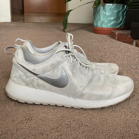 Nike Shoes - Nike Premium Roshe One Silver Shimmer Sneakers